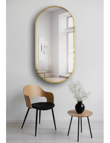 Ovaler Spiegel im Rahmen mit goldener Glanz und...