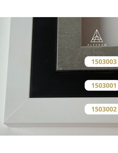 Modernes ovales Spiegel in einem Holzrahmen mit...