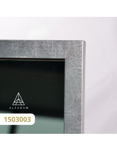 Modernen Spiegel im Rahmen mit Ausschnitt für...