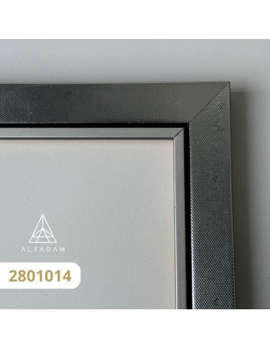 Standspiegel mit elegantem Holzrahmen für...