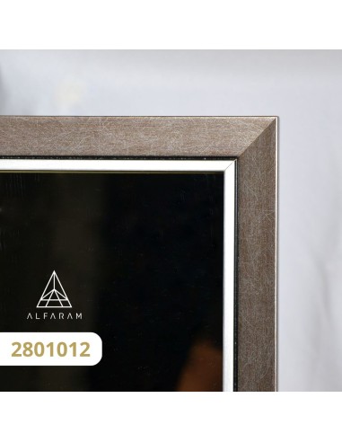 Standspiegel mit elegantem Holzrahmen für...