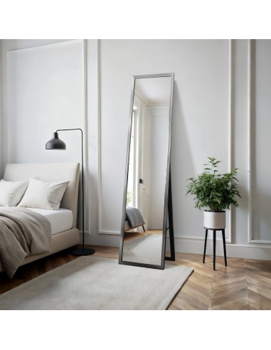 Standspiegel mit elegantem Holzrahmen für...