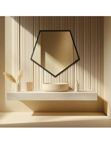Spiegel in geometrischer Form im Rahmen – PENTA...