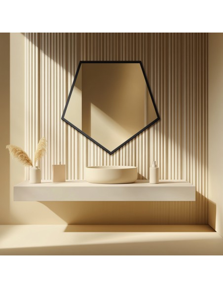 Spiegel in geometrischer Form im Rahmen – PENTA IM RAHMEN
