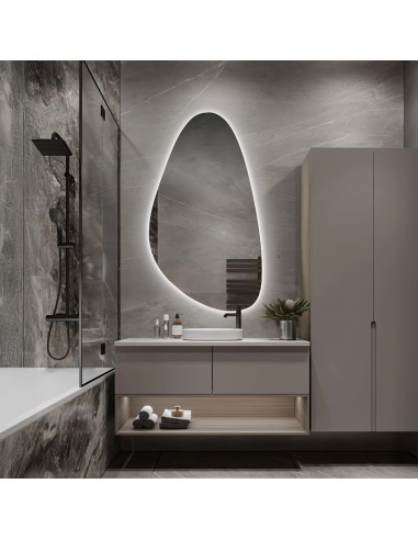 Spiegel in unregelmäßiger Form mit Beleuchtung...