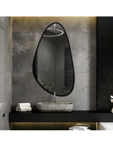 Spiegel mit unregelmäßiger Form im Rahmen -...