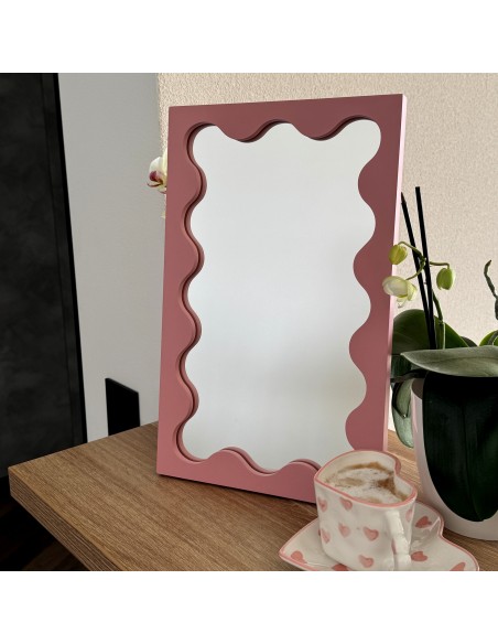 Kosmetikspiegel in rosa MDF-Rahmen – BLOBS PRISM PETITE