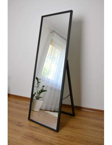 Standspiegel mit schmalem Holzrahmen für...