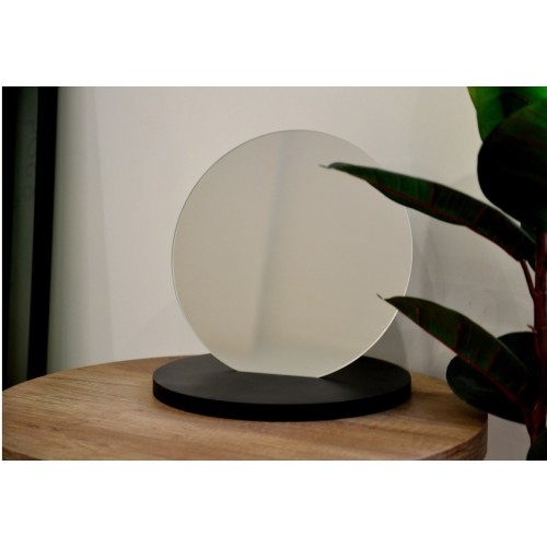 Dekorativer runder Kosmetik-Make-up-Spiegel auf Standfuß...