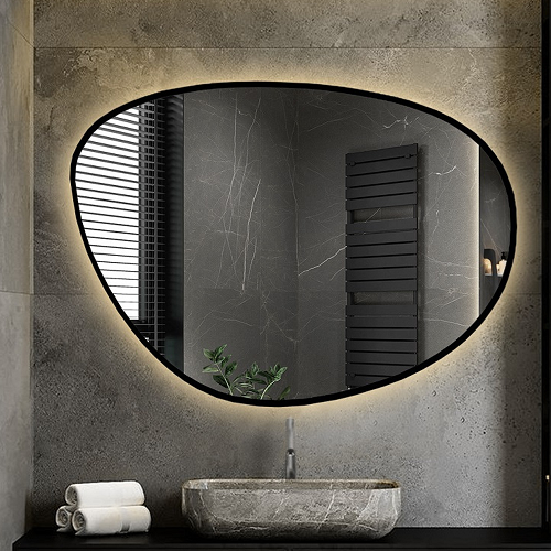 Unregelmäßig geformter Spiegel in einem Rahmen mit... 2