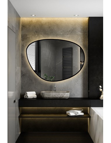 Unregelmäßig geformter Spiegel in einem Rahmen...