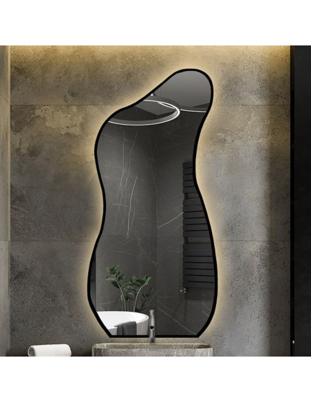 Organisch geformter Spiegel im Rahmen mit Beleuchtung - ANGELIT IM LED-RAHMEN