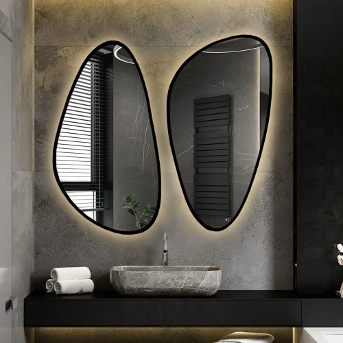 Set aus zwei unregelmäßigen Spiegeln im Rahmen mit...