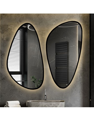 Set aus zwei unregelmäßigen Spiegeln im Rahmen...