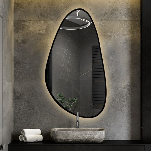 Spiegel in unregelmäßiger Form im Rahmen mit Beleuchtung...