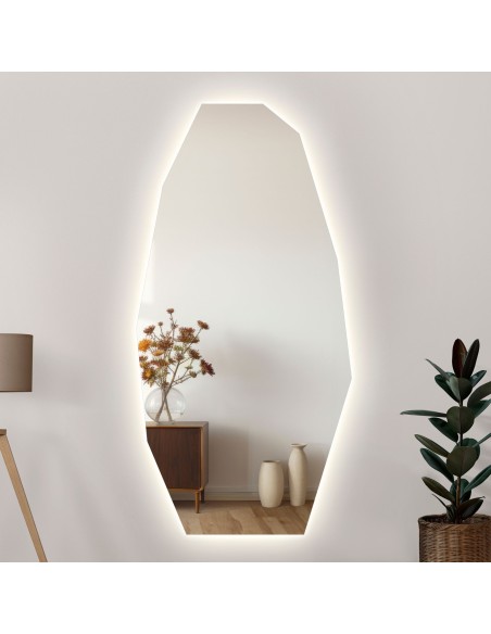 Dekorativer Spiegel mit scharfer, organischer Form und LED-Beleuchtung - PIRYT LED
