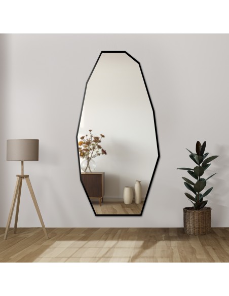 Dekorativer Spiegel mit scharfer, organischer Form im Rahmen - PIRYT IM RAHMEN