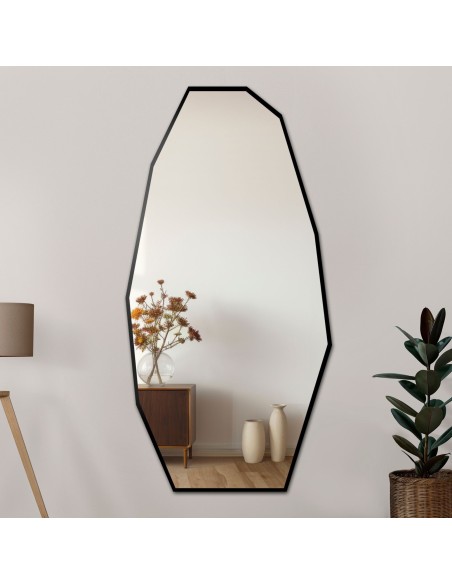 Dekorativer Spiegel mit scharfer, organischer Form im Rahmen - PIRYT IM RAHMEN