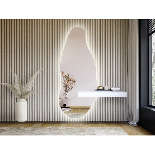 Spiegel in unregelmäßiger Form mit Ausschnitt für einen...