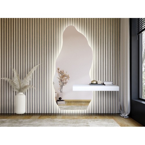 Spiegel in unregelmäßiger Form mit Ausschnitt für einen...