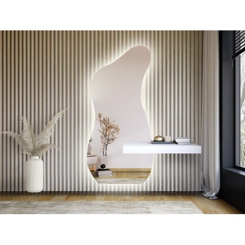 Spiegel in unregelmäßiger Form mit Ausschnitt für einen...