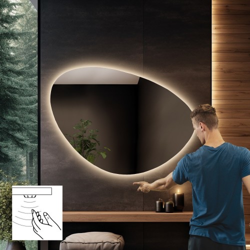 Badezimmerspiegel in unregelmäßiger Form mit...