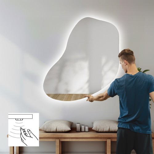 Badezimmerspiegel in unregelmäßiger Form mit...