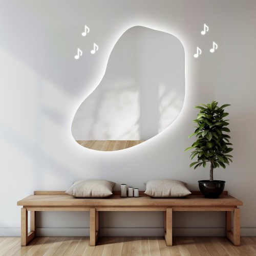 Badezimmerspiegel in unregelmäßiger Form mit...