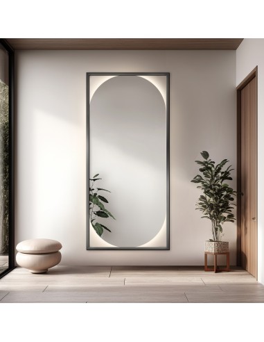 Modernes ovales Spiegel in einem Holzrahmen mit...