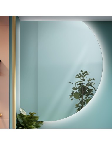 Spiegel in unregelmäßiger Form mit Beleuchtung...