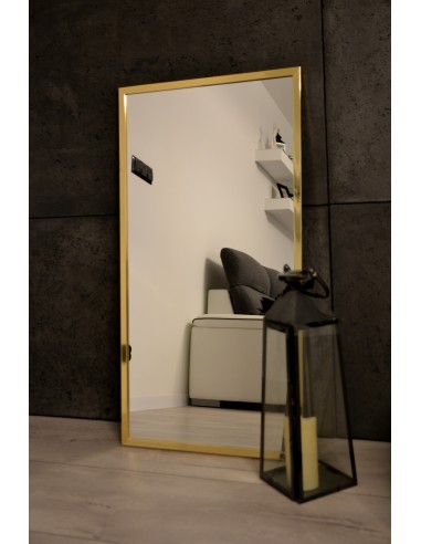 Spiegel mit spiegelndem Rahmen in goldglänzend...