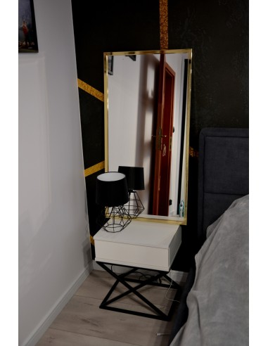 Spiegel mit spiegelndem Rahmen in goldglänzend...