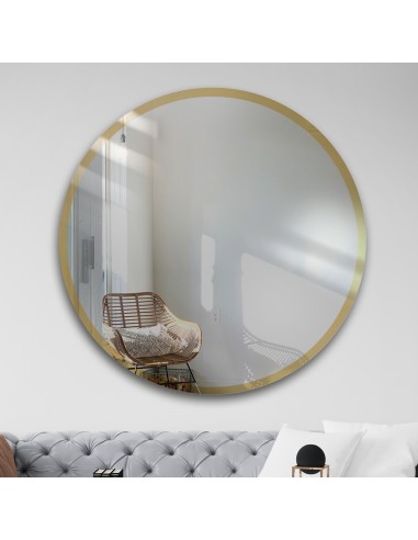 Runder Spiegel im goldglänzenden Rahmen mit...