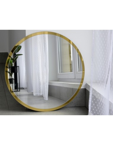 Runder Spiegel im goldglänzenden Rahmen mit...