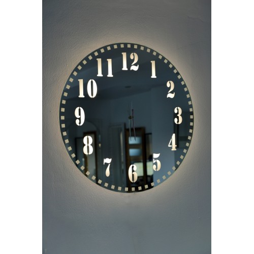 Spiegel-Wanduhr mit LED-Beleuchtung