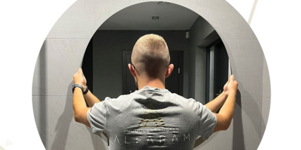 Wie schließt man einen LED-Spiegel selbst an?